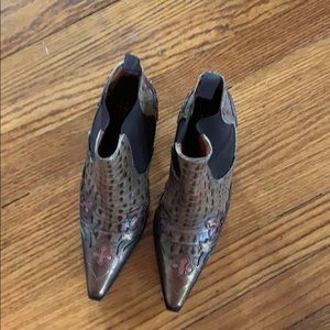 Donald Pliner Embossed Booties Size 6m